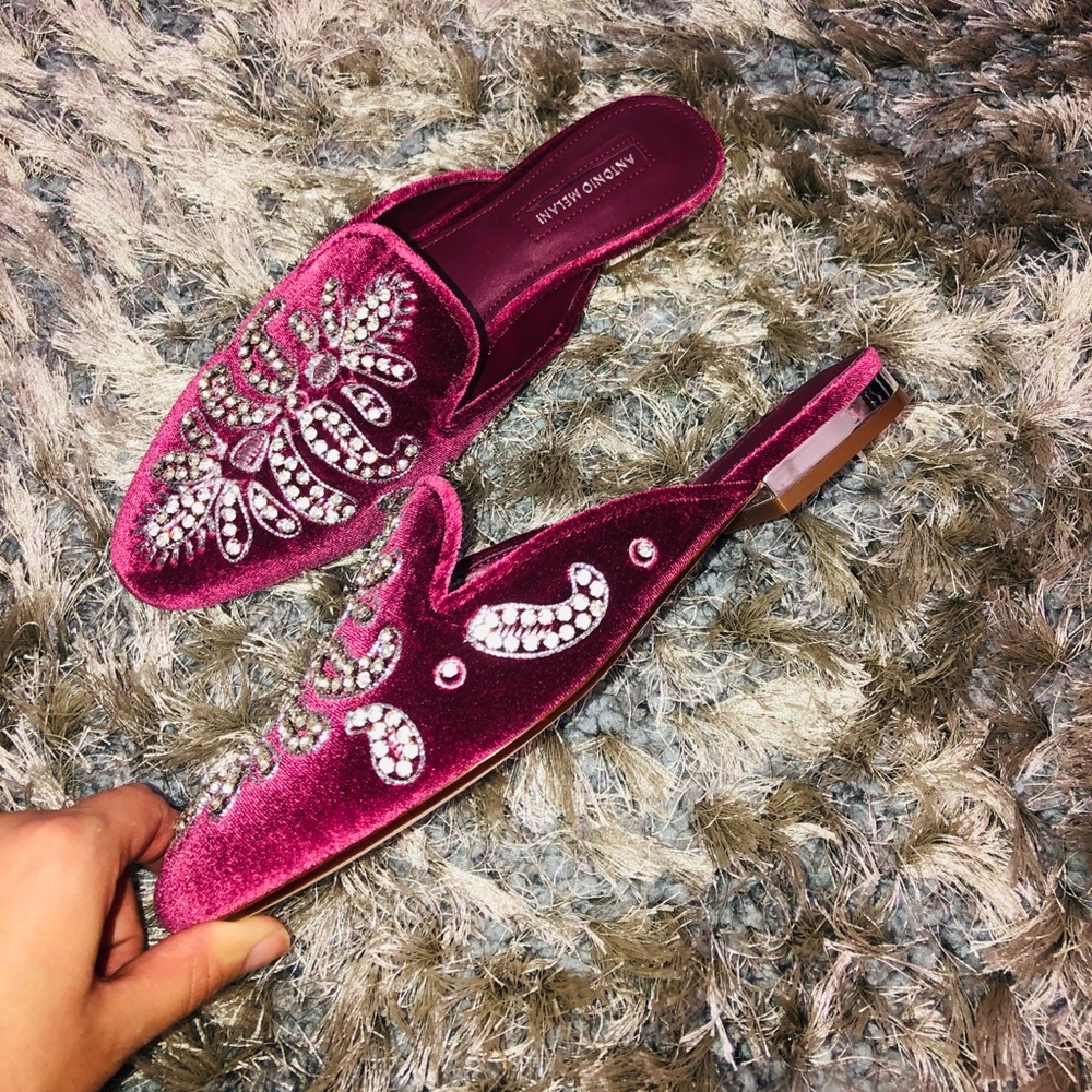 Antonio Melani Flats